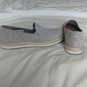 TOMS. Women's size 6 TOMS. Worn once. Like new